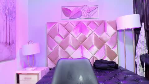 danniakross online show from September 20, 4:46 am