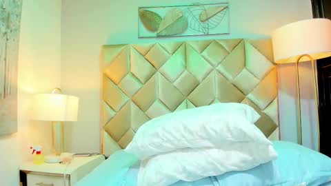 danniakross online show from September 27, 9:25 am