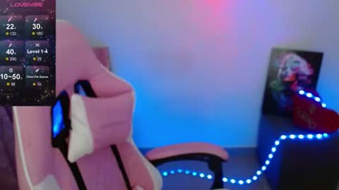 Snapshot of dannie_sofie chatting on June 22, 3:25 am Maddisoon online show from June 22, 3:25 am