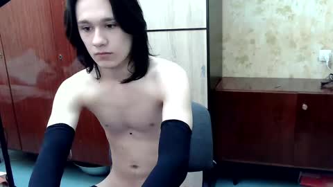Snapshot of danniielll chatting on March 7, 9:06 pm HilmarZ online show from March 7, 9:06 pm