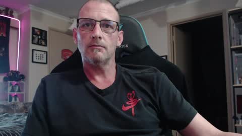 Snapshot of dannozdirekt chatting on April 4, 5:32 pm dannozdirekt online show from April 4, 5:32 pm