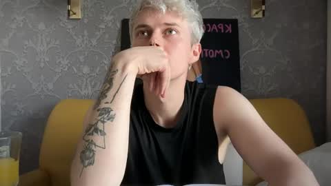 Snapshot of danny_love01 chatting on May 26, 1:18 pm danny online show from May 26, 1:18 pm