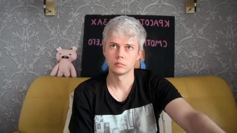 Snapshot of danny_love01 chatting on June 1, 11:23 am danny online show from June 1, 11:23 am