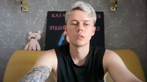 Snapshot of danny_love01 chatting on June 7, 11:58 am danny online show from June 7, 11:58 am
