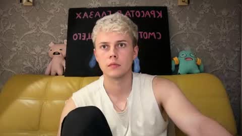 Snapshot of danny_love01 chatting on June 15, 9:39 pm danny online show from June 15, 9:39 pm