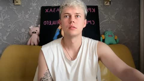Snapshot of danny_love01 chatting on June 16, 9:45 am danny online show from June 16, 9:45 am