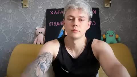 Snapshot of danny_love01 chatting on June 19, 9:57 am danny online show from June 19, 9:57 am