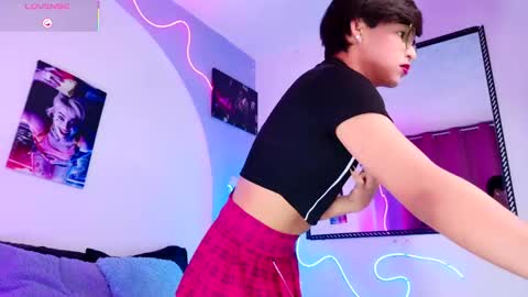 Snapshot of dannyhot__ chatting on October 1, 8:26 pm Danny online show from October 1, 8:26 pm