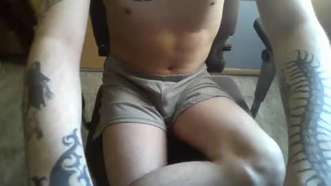 Snapshot of dannylbnz chatting on November 20, 2:39 pm Danny L. online show from November 20, 2:39 pm