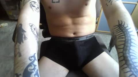 Snapshot of dannylbnz chatting on April 7, 12:49 pm Danny L. online show from April 7, 12:49 pm