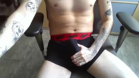 Snapshot of dannylbnz chatting on May 19, 1:39 pm Danny L. online show from May 19, 1:39 pm