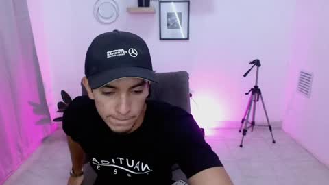 Snapshot of dante_18cm chatting on May 2, 6:24 pm Dante online show from May 2, 6:24 pm