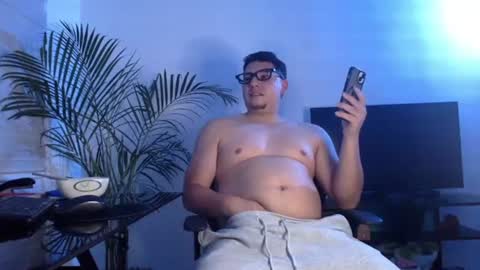 Snapshot of dante_xo chatting on June 24, 12:09 am A L E J A N D R O online show from June 24, 12:09 am