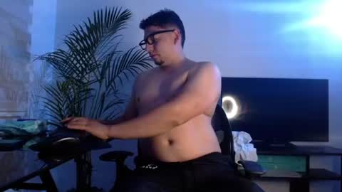 Snapshot of dante_xo chatting on July 20, 12:36 am A L E J A N D R O online show from July 20, 12:36 am
