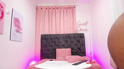 Snapshot of dany_brownie chatting on December 25, 6:52 am hi im DanyBest Squirter here on cb online show from December 25, 6:52 am