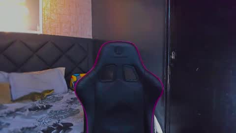 Snapshot of dany_dryy chatting on February 8, 3:32 am Dany online show from February 8, 3:32 am