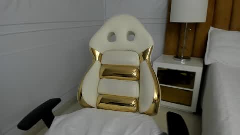 Snapshot of daphne81_ chatting on February 19, 5:27 am Daphne online show from February 19, 5:27 am