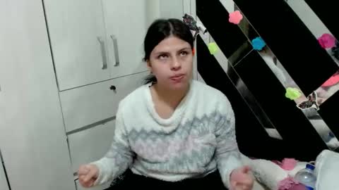 Snapshot of daphne877046 chatting on January 13, 8:14 pm daphne877046 online show from January 13, 8:14 pm