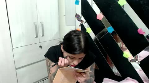 Snapshot of daphne877046 chatting on January 18, 2:04 am daphne877046 online show from January 18, 2:04 am