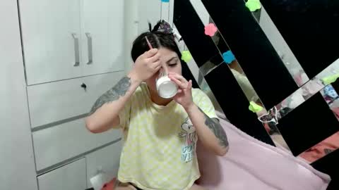 Snapshot of daphne877046 chatting on February 10, 1:43 am daphne877046 online show from February 10, 1:43 am