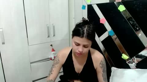 Snapshot of daphne877046 chatting on February 24, 2:20 am daphne877046 online show from February 24, 2:20 am