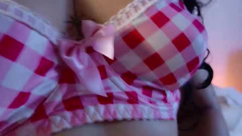 Snapshot of daphne_24 chatting on March 22, 1:14 pm Antonella Mora online show from March 22, 1:14 pm