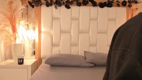 daphne_and_roger online show from December 5, 11:08 am