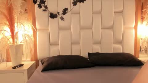 daphne_and_roger online show from December 22, 11:07 am