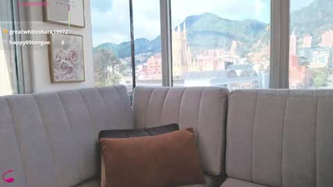 Snapshot of daphne_chers chatting on May 6, 7:52 pm daphne_chers online show from May 6, 7:52 pm
