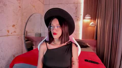 Daphne online show from November 19, 3:06 am