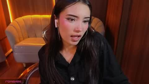 Snapshot of daphne_nicole_b chatting on May 30, 1:19 pm daphne_nicole_b online show from May 30, 1:19 pm
