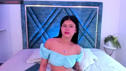 Snapshot of dapnne_ chatting on February 27, 12:02 pm Daphne online show from February 27, 12:02 pm