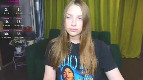Snapshot of dariaangels chatting on June 14, 5:37 pm dariaangels online show from June 14, 5:37 pm