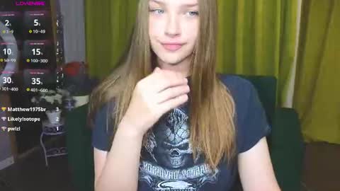 Snapshot of dariaangels chatting on June 20, 5:49 pm dariaangels online show from June 20, 5:49 pm