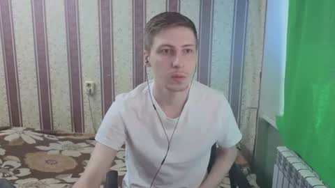 Snapshot of darienlarge chatting on July 16, 9:15 am darienlarge online show from July 16, 9:15 am