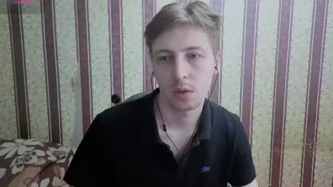 Snapshot of darienlarge chatting on July 29, 8:01 am darienlarge online show from July 29, 8:01 am