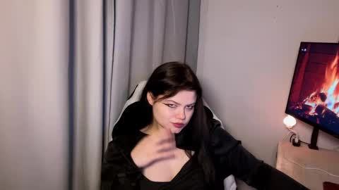 darina_wilsons online show from October 28, 7:05 pm