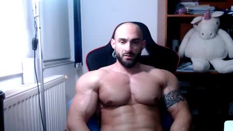 Snapshot of dariomuscle chatting on December 2, 7:27 pm Dario online show from December 2, 7:27 pm