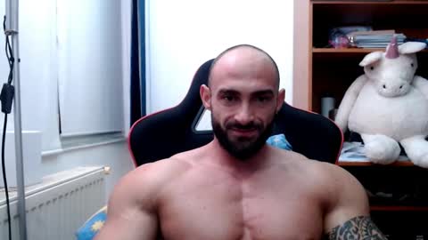 Snapshot of dariomuscle chatting on December 5, 9:17 pm Dario online show from December 5, 9:17 pm