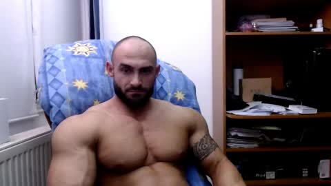 Snapshot of dariomuscle chatting on December 18, 9:29 pm Dario online show from December 18, 9:29 pm