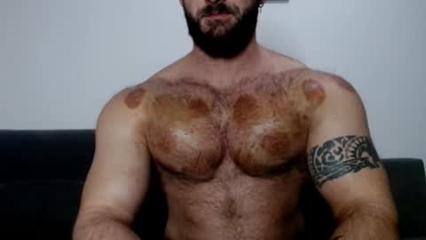 Snapshot of dariomuscle chatting on January 10, 9:52 pm Dario online show from January 10, 9:52 pm