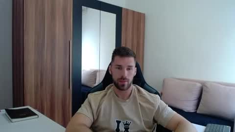 darius_94 online show from April 26, 7:17 am