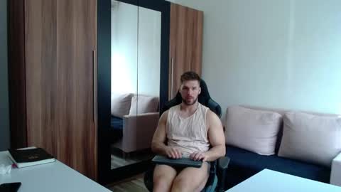 darius_94 online show from April 29, 7:12 am