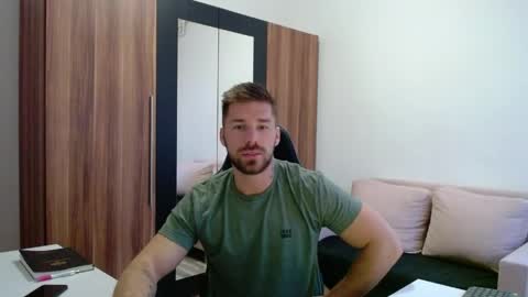 darius_94 online show from May 2, 3:22 am