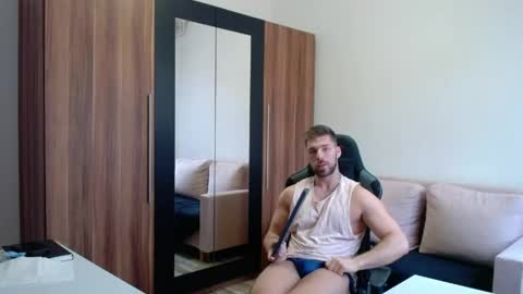 Snapshot of darius_94 chatting on May 4, 3:46 am darius_94 online show from May 4, 3:46 am