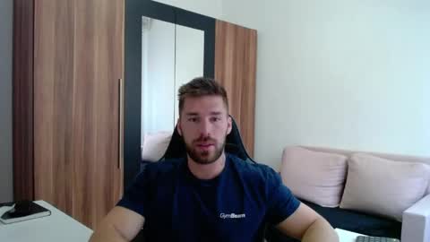 Snapshot of darius_94 chatting on May 5, 4:09 am darius_94 online show from May 5, 4:09 am