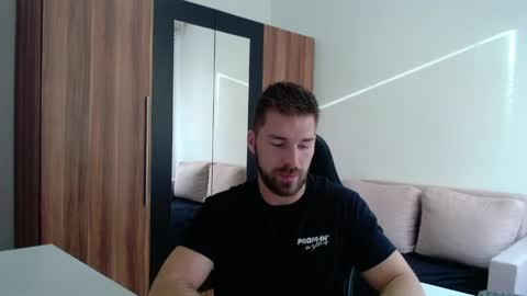 Snapshot of darius_94 chatting on May 7, 4:51 am darius_94 online show from May 7, 4:51 am
