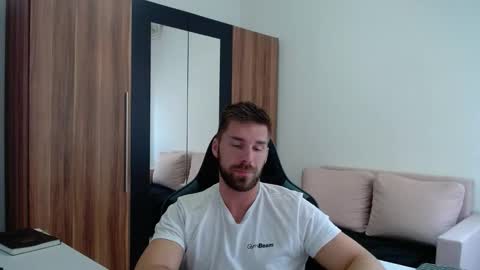 Snapshot of darius_94 chatting on May 9, 10:42 am darius_94 online show from May 9, 10:42 am