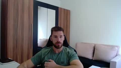Snapshot of darius_94 chatting on May 10, 7:13 am darius_94 online show from May 10, 7:13 am