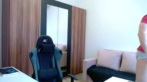 Snapshot of darius_94 chatting on May 11, 4:04 pm darius_94 online show from May 11, 4:04 pm